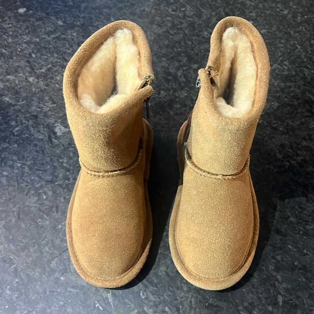 NWOT Kids BearPaw Suede Boots